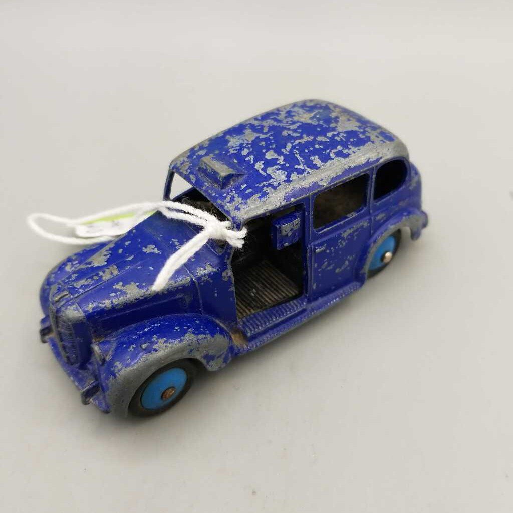 A vintage Dinky car (JH49)