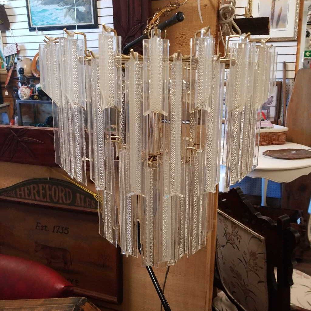 Vintage Lucite Tiered Chandelier (M2) (1496)