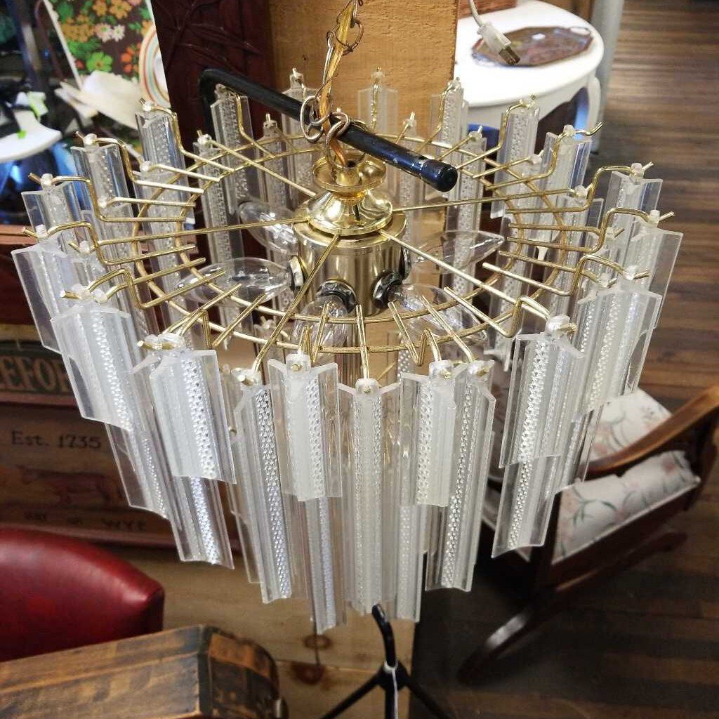 Vintage Lucite Tiered Chandelier (M2) (1496)