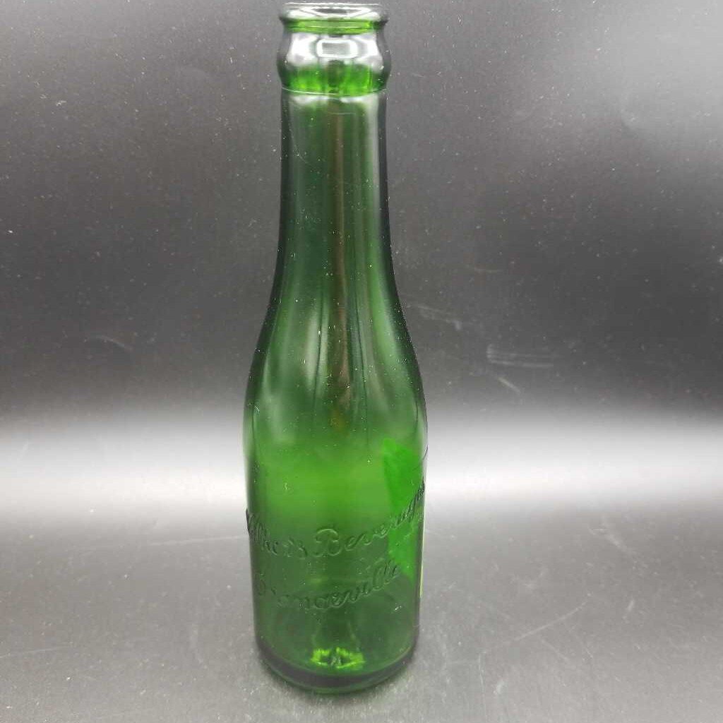 Walker's Beverages Soda / Pop bottle (JEF)