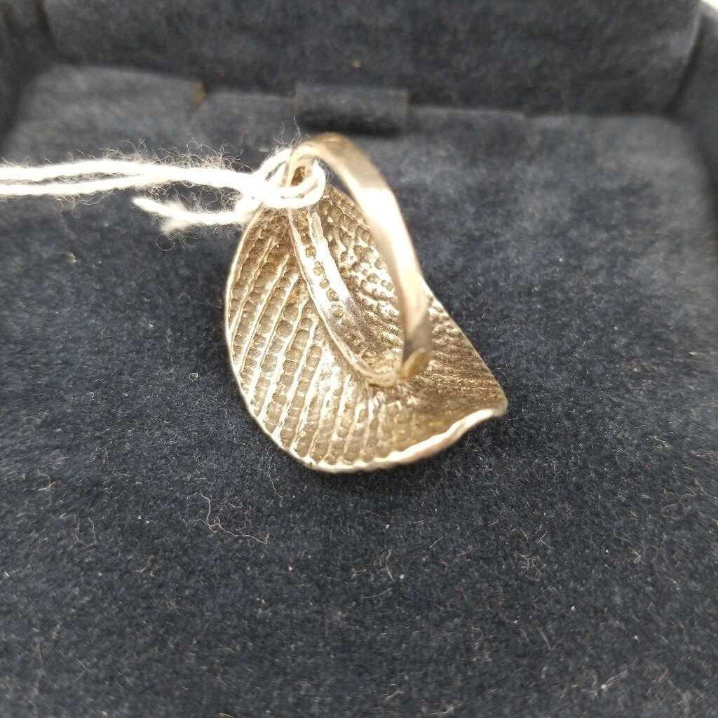 Sterling Ring, Size7 leaf design with opals (LIND) N479 Sterling Ring, Size7 leaf design with opals (LIND) N479