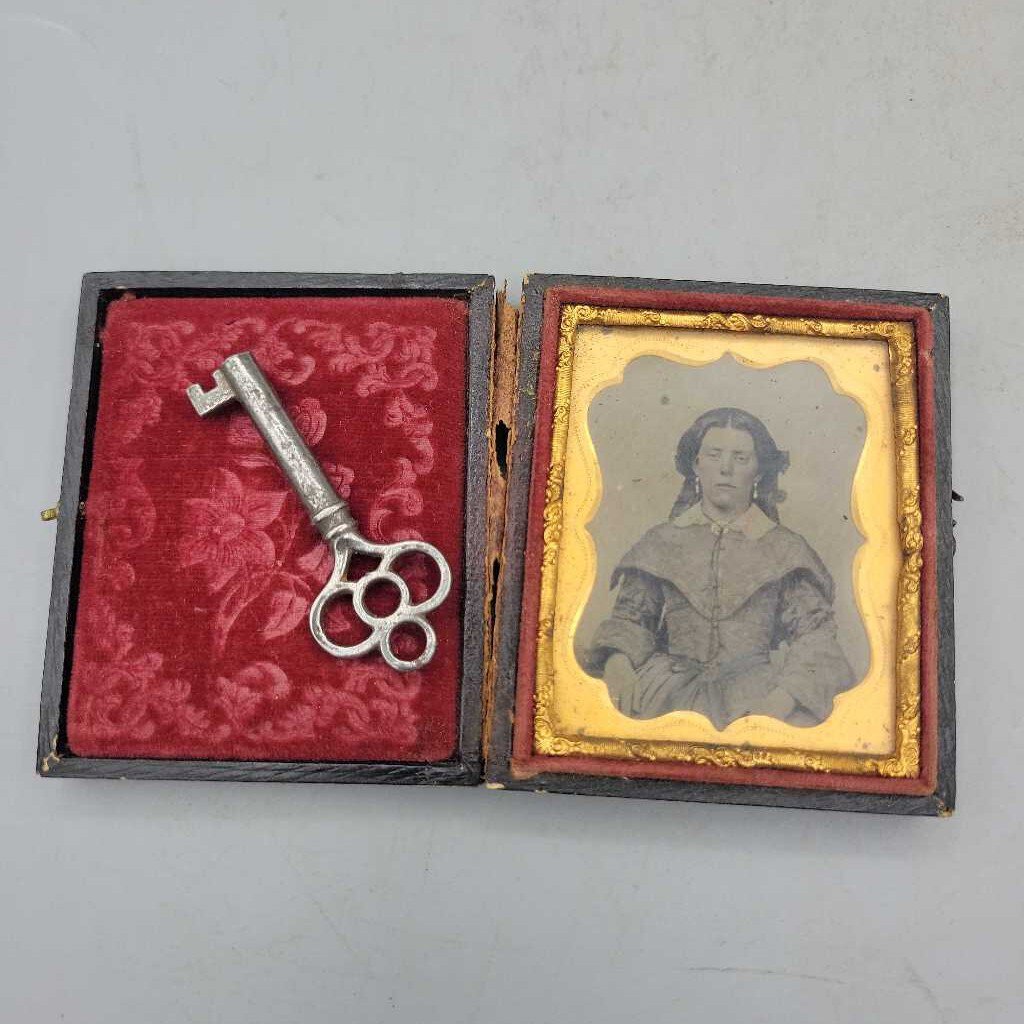 Daguerreotype with Key (US2)