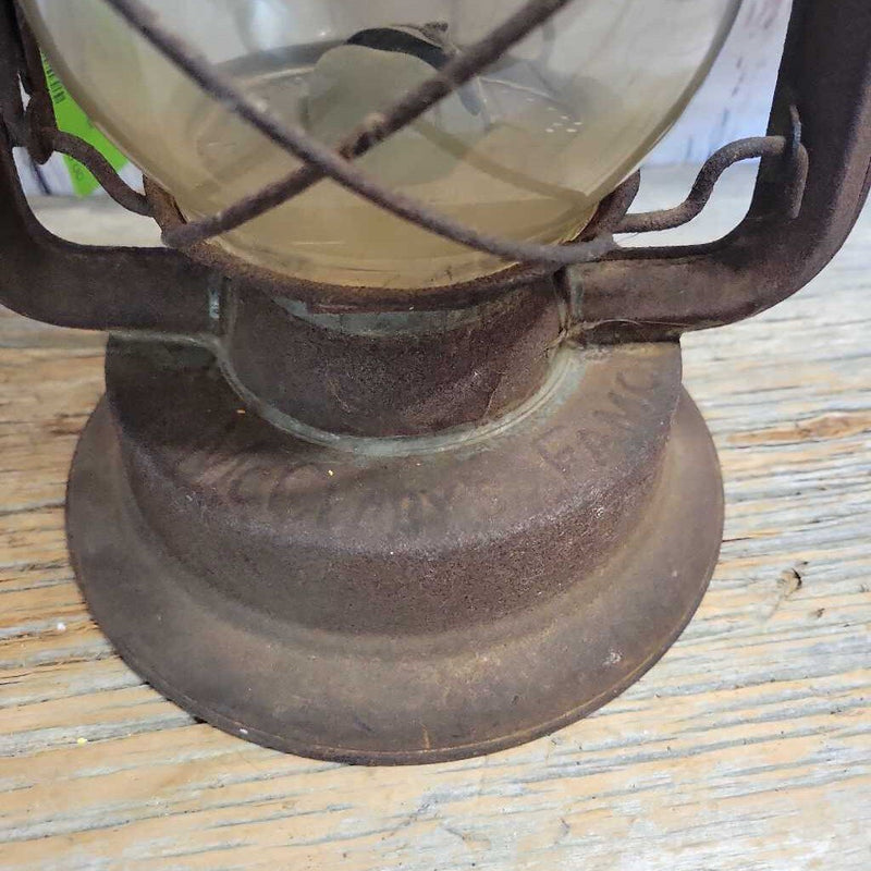 McClary's Barn Oil lantern (LOR) 893