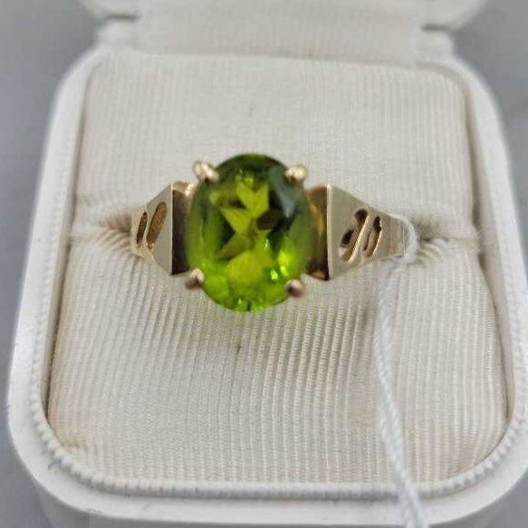 Vintage 10k Peridot Ring - VT #5623