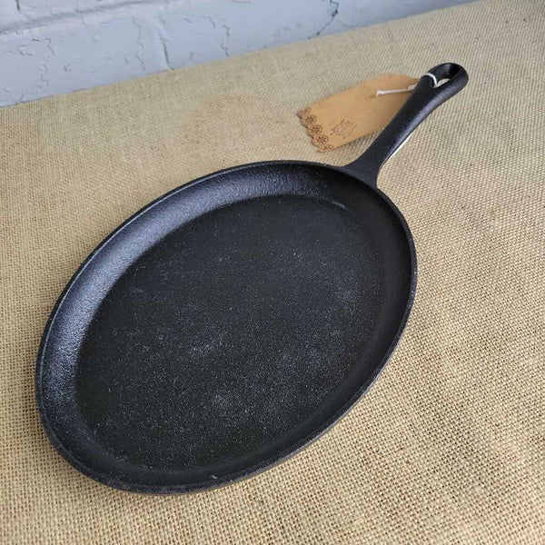 Oval cast iron fajita pan