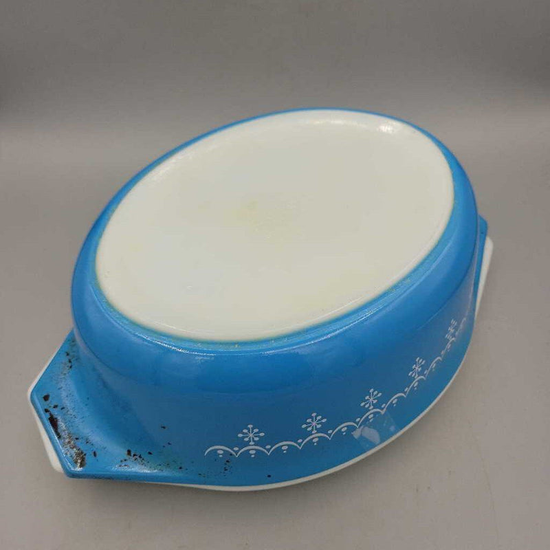 Pyrex Covered Snowflake Garland Pattern Dish (DEB)