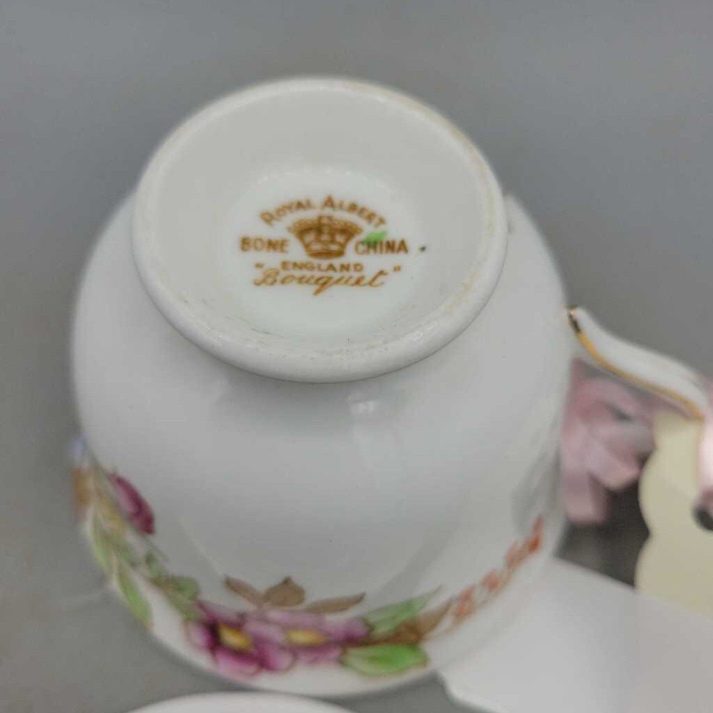 Royal albert Cup and saucer Bouquet (TRE)