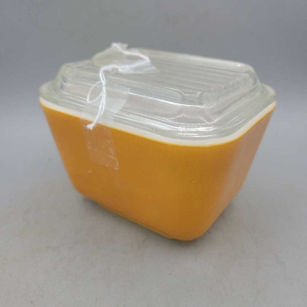 Pyrex Covered Refrigerator dish (DEB)