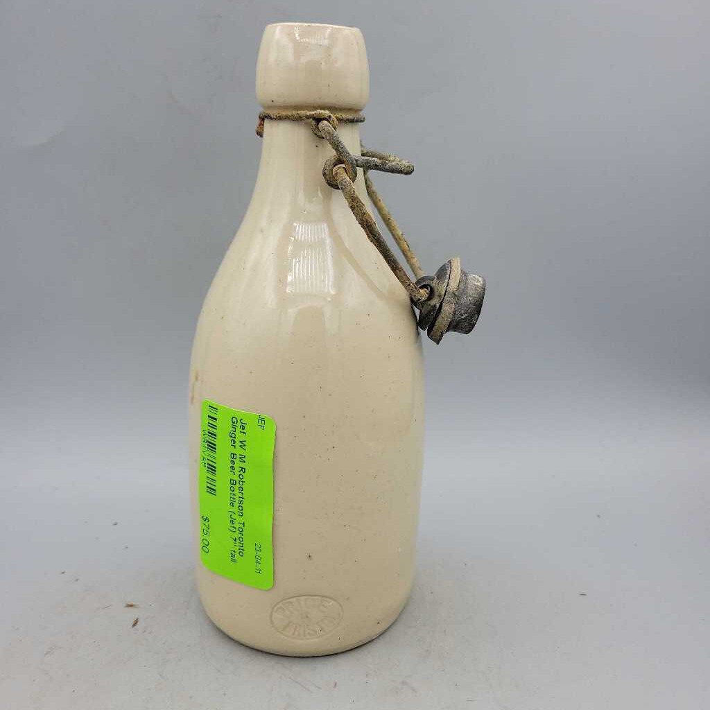 W M Robertson Toronto Ginger Beer Bottle (Jef)