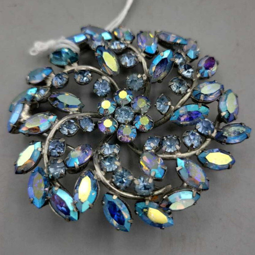 "Artistic" blue iridescent brooch P625 (LIND)