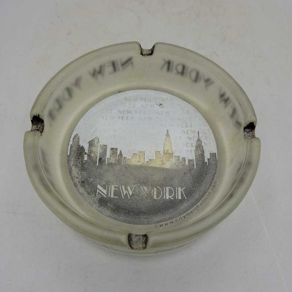 New York glass Ashtray round (JAS)