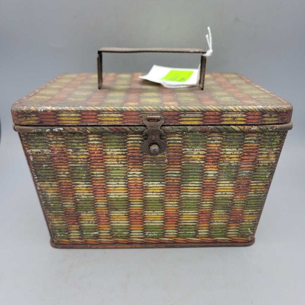 Huntley & Palmer picnic Basket Biscuit Tin (COL #1016)