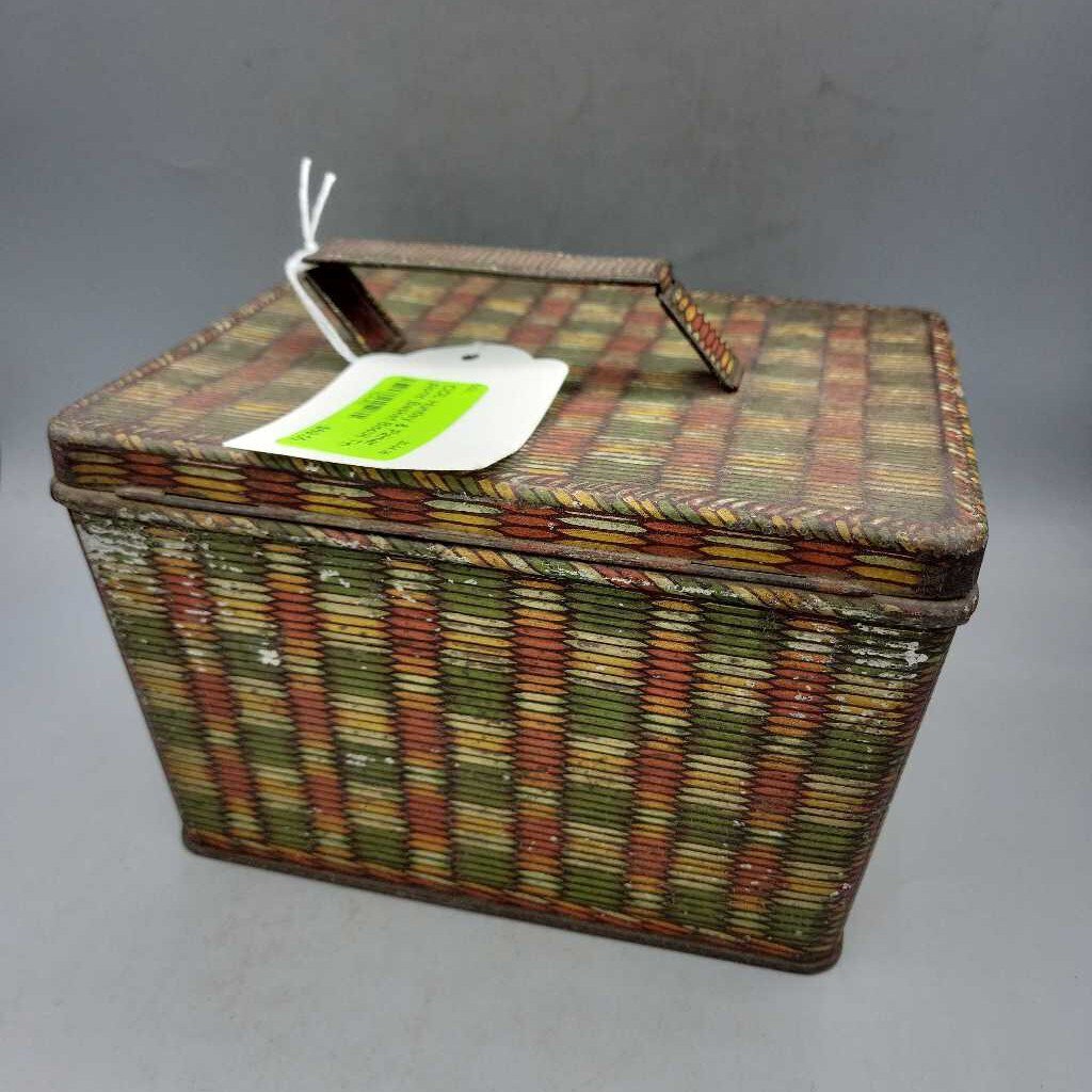 Huntley & Palmer picnic Basket Biscuit Tin (COL #1016)