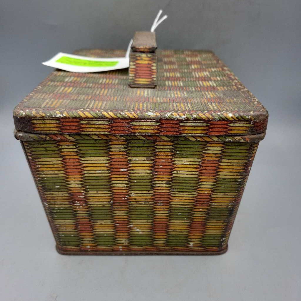 Huntley & Palmer picnic Basket Biscuit Tin (COL #1016)