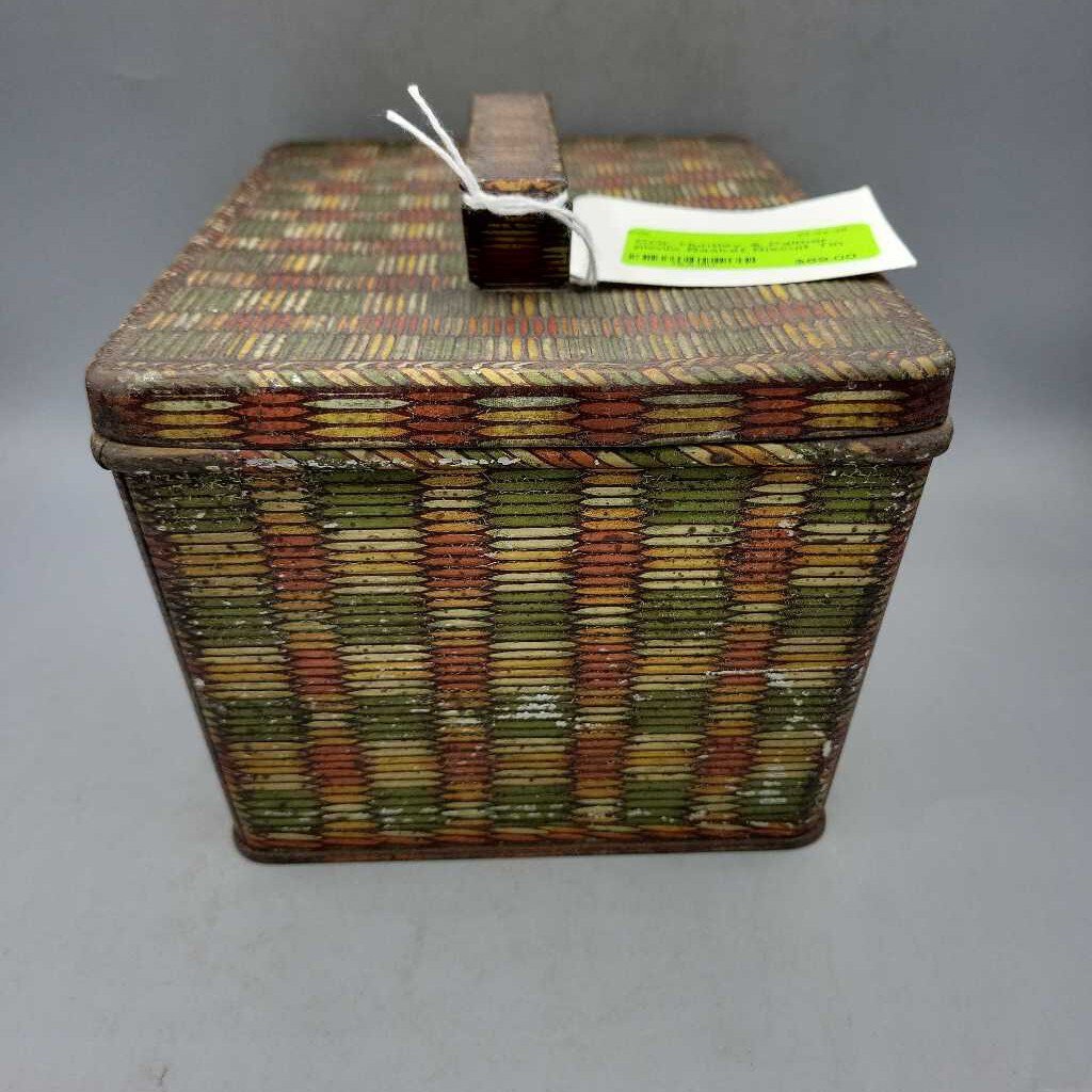 Huntley & Palmer picnic Basket Biscuit Tin (COL #1016)