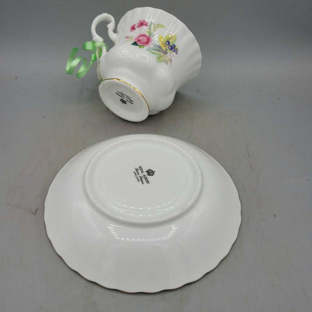 Royal Albert Cup and Saucer Basket of flowers (TRE)