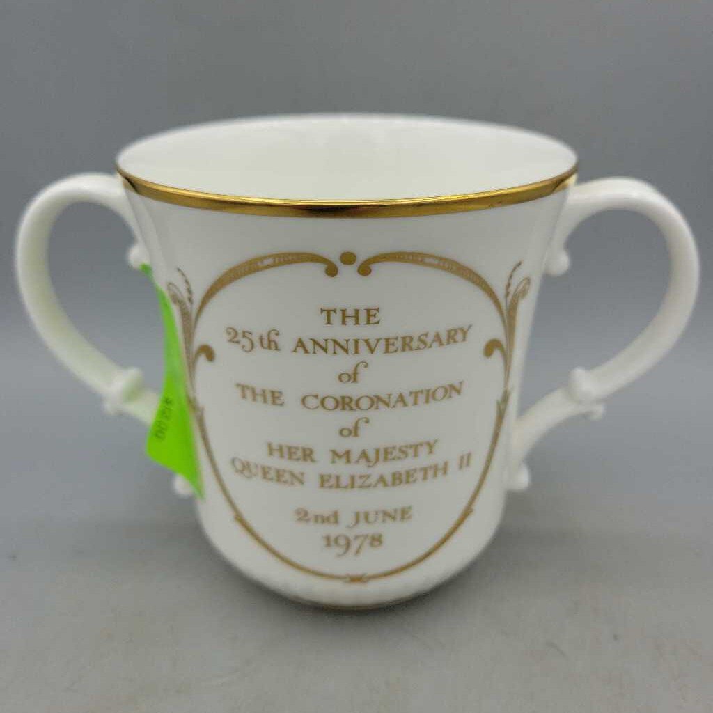 25 th Anniversary Queen Elizabeth mug Royal Doulton (JAS)