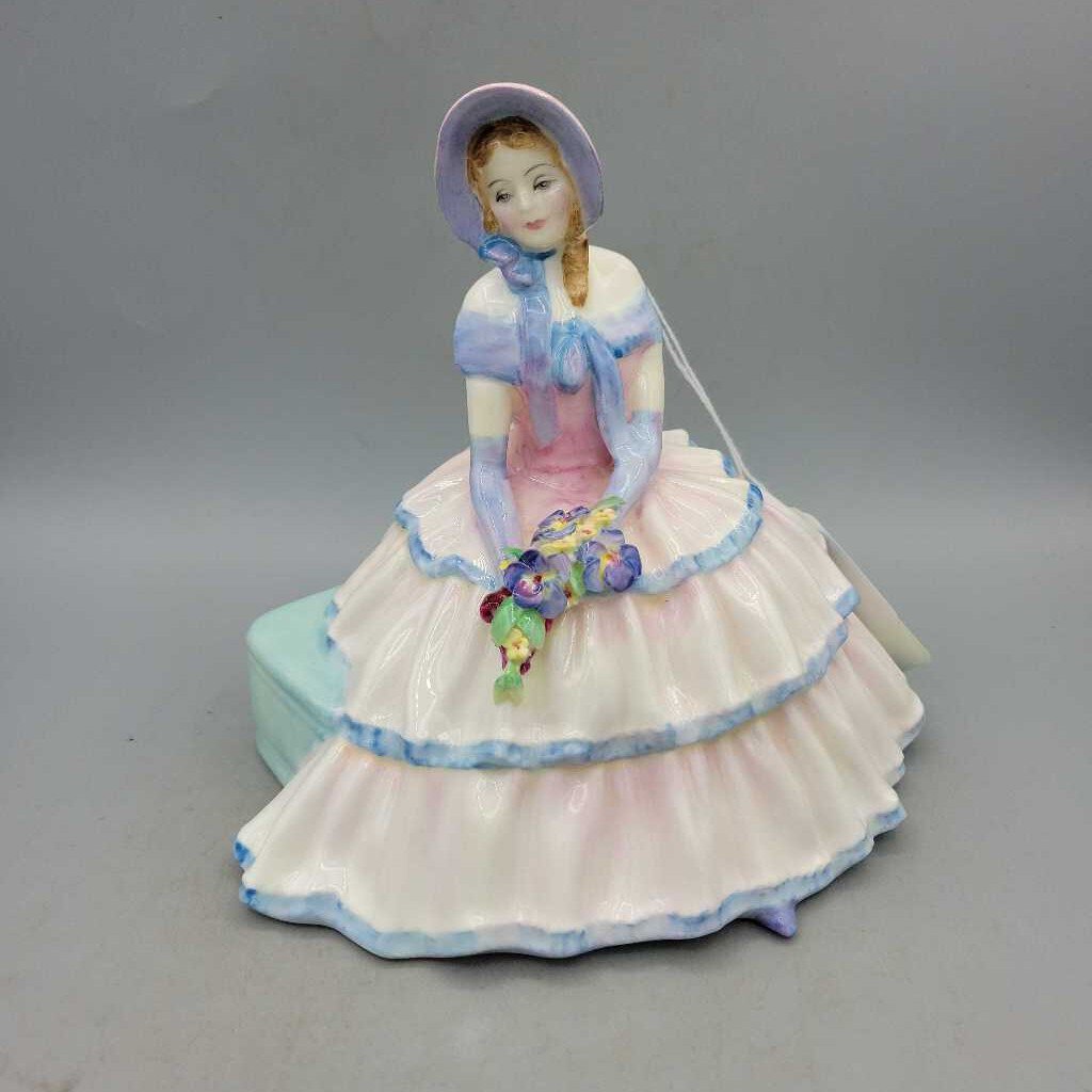 Royal Doulton "Daydreams" (DEB) HN1731