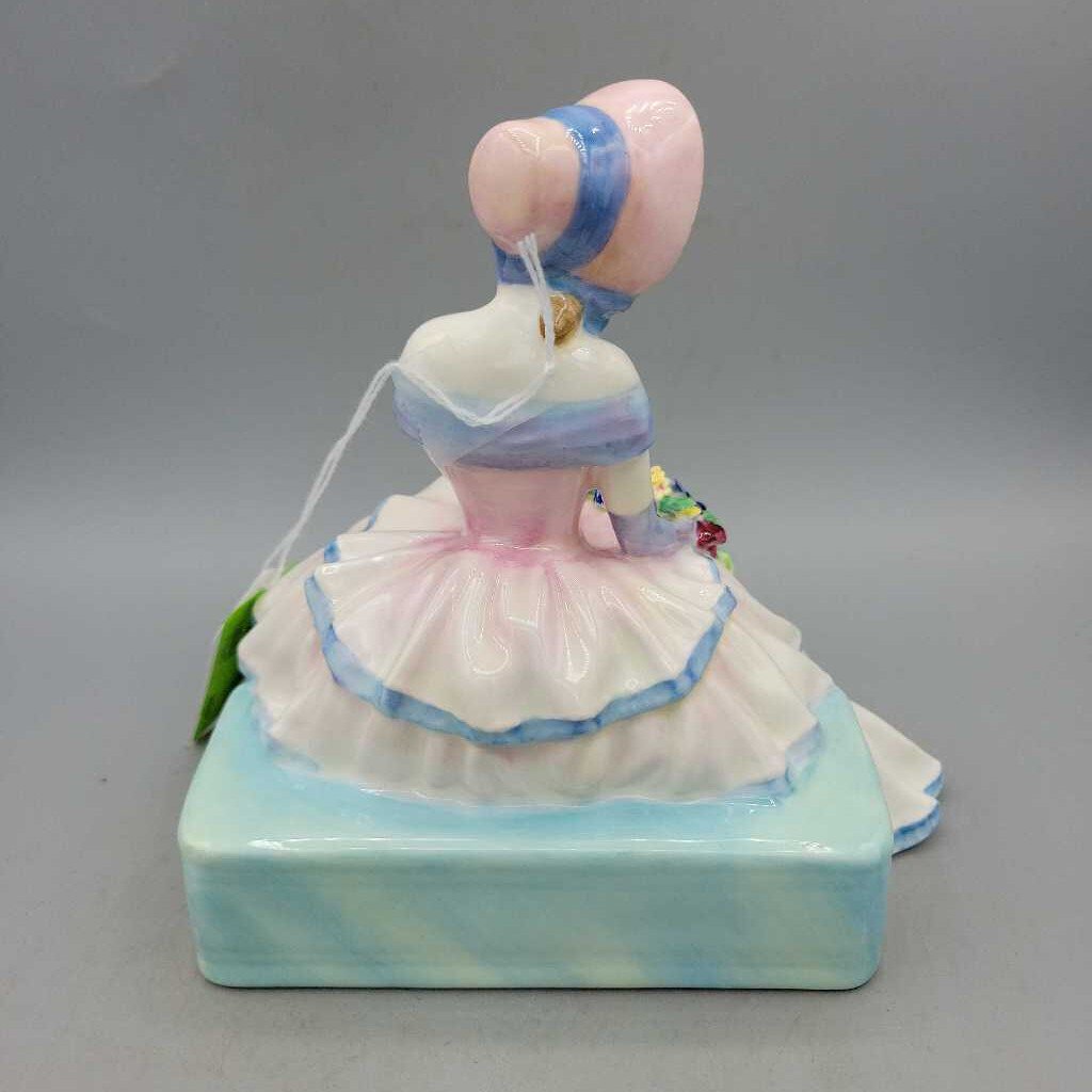 Royal Doulton "Daydreams" (DEB) HN1731