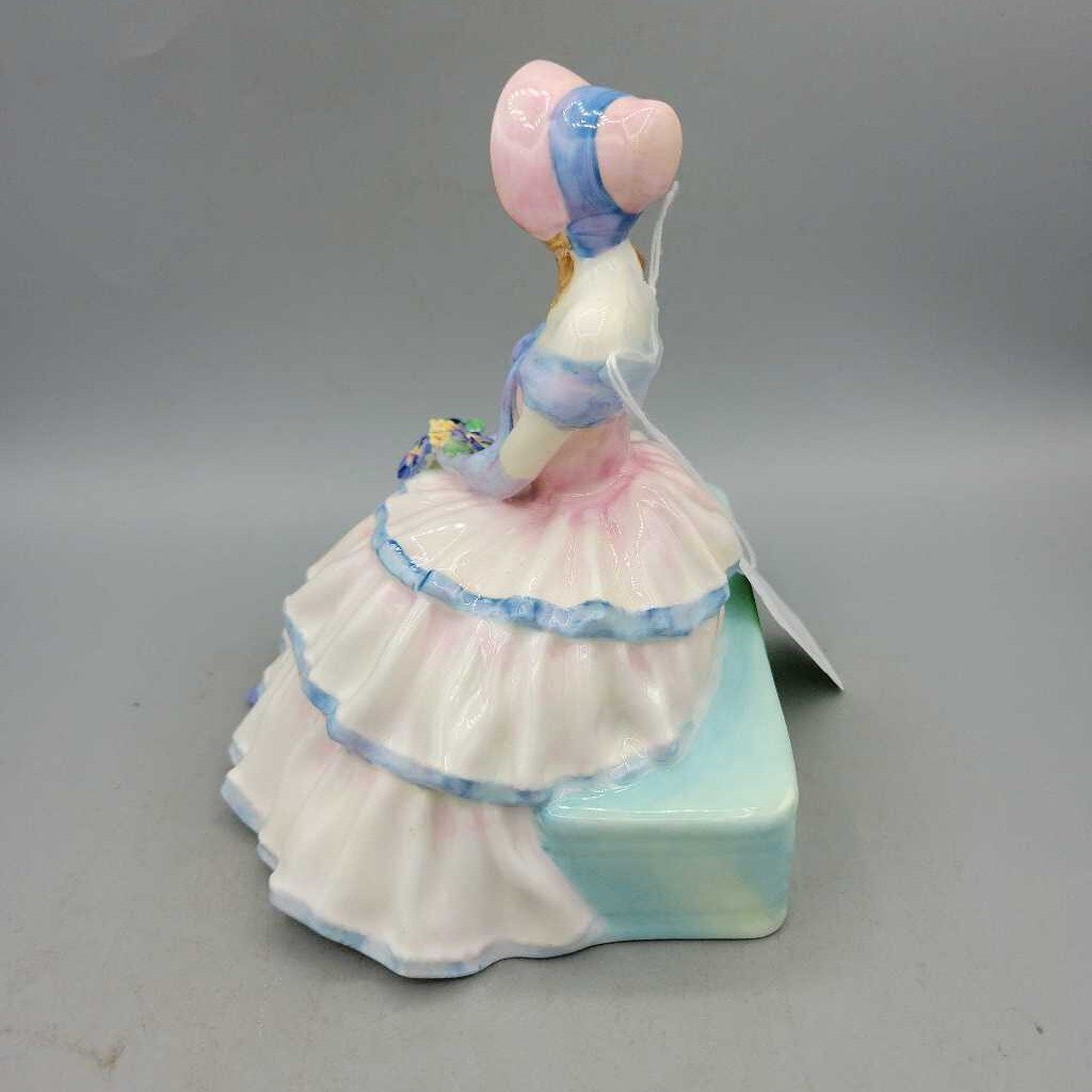 Royal Doulton "Daydreams" (DEB) HN1731