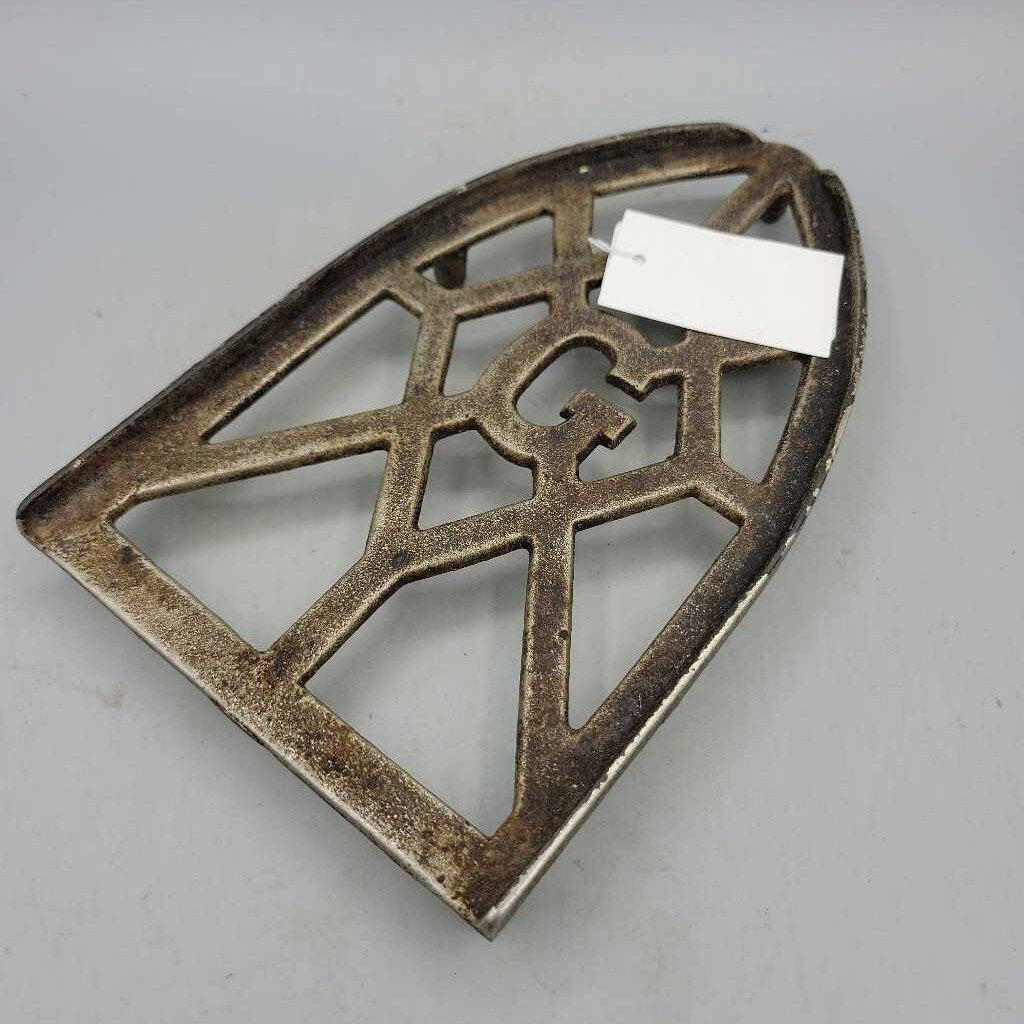 Smart Brockville Iron Trivet (JL)