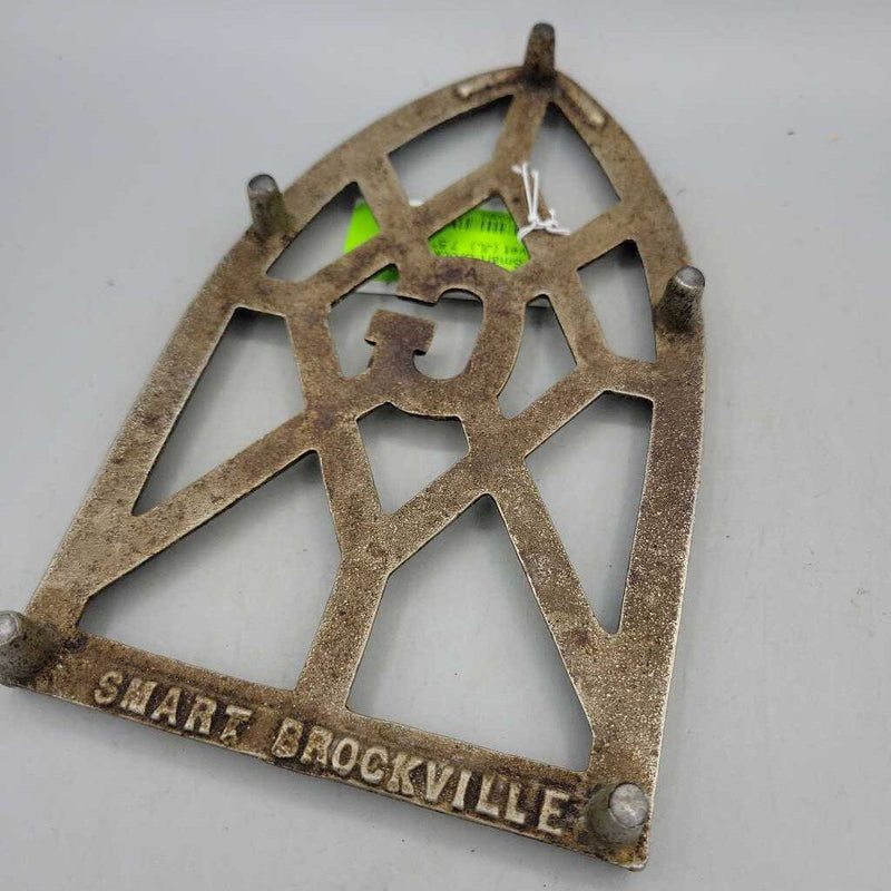 Smart Brockville Iron Trivet (JL)