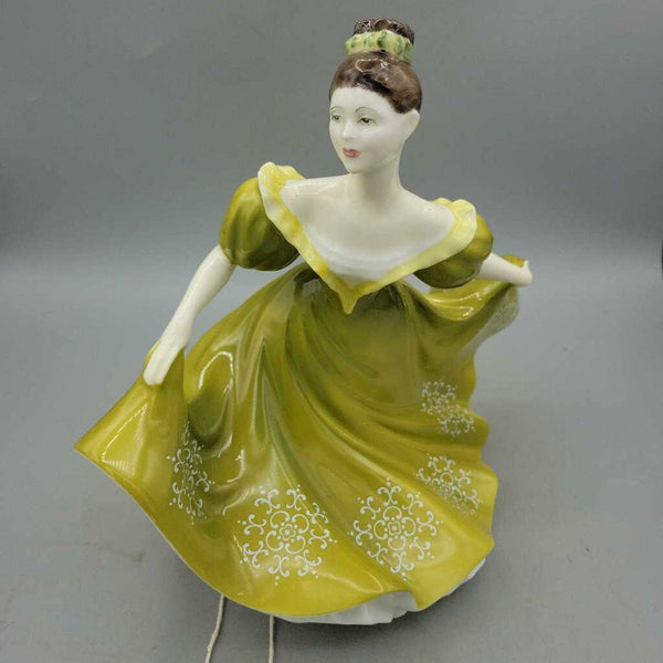 Royal Doulton HN 2392 Lynne 1970 (GEC)