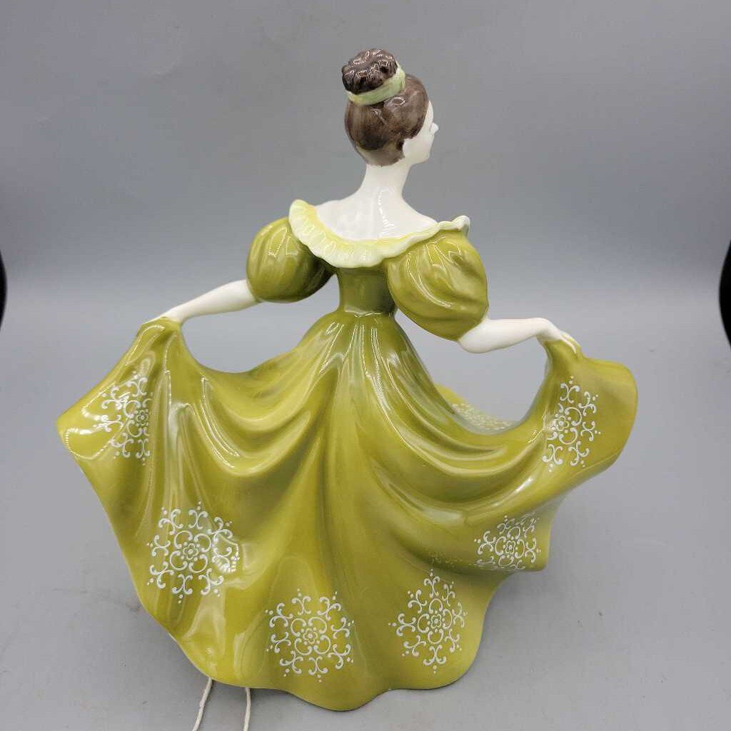 Royal Doulton HN 2392 Lynne 1970 (GEC)