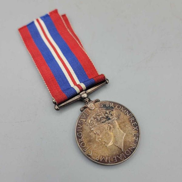 1939 1945 Canada Silver Medal and Ribbon (JL)