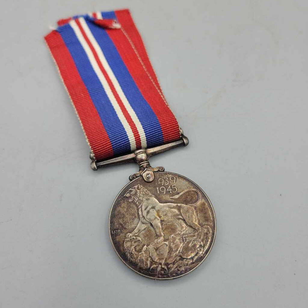 1939 1945 Canada Silver Medal and Ribbon (JL)