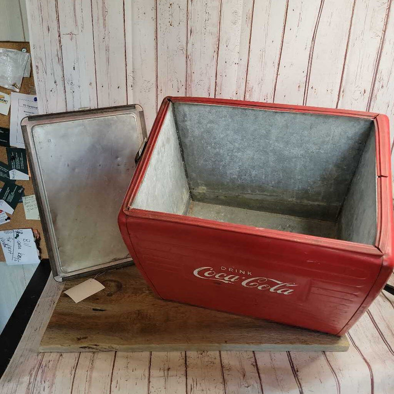 Coca Cola Cooler St Thomas metal 1955 (CAT) B329