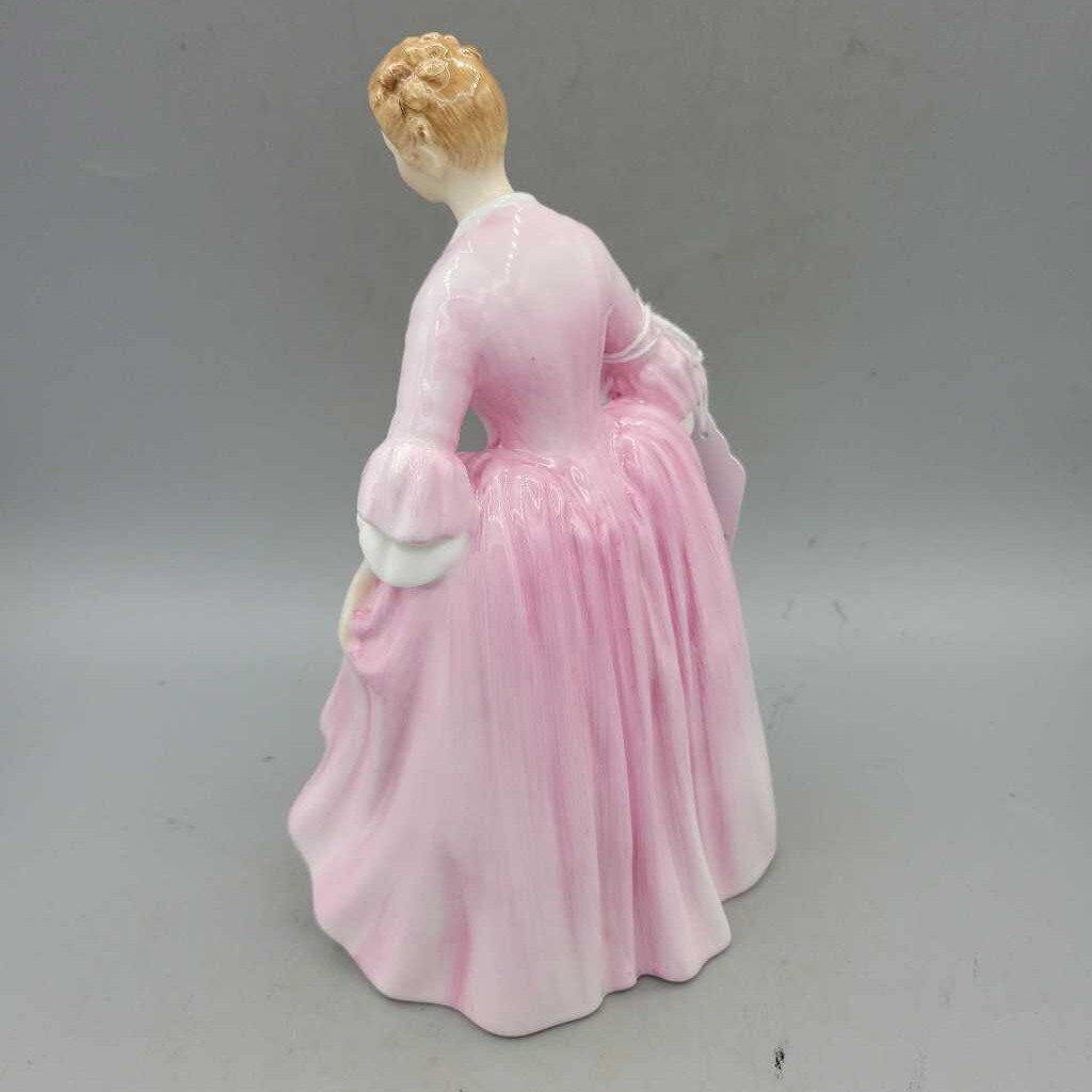 Royal Doulton A Hostess of Williamsburg HN#2209 (NS) 3224