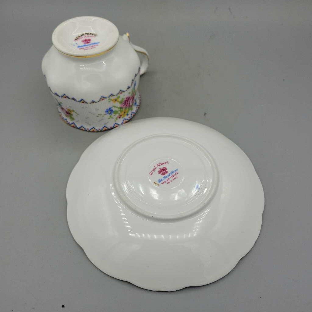 Royal Albert Cup and saucer Petit Point (JL)