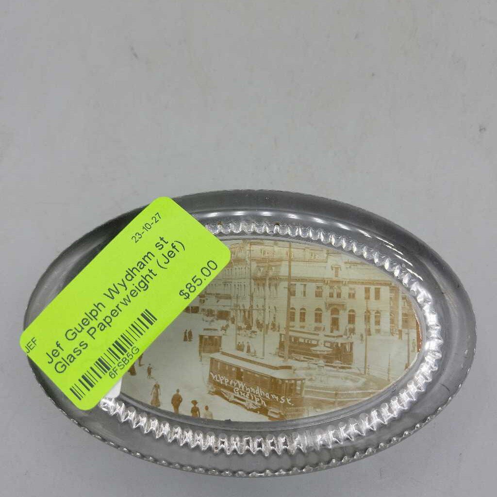 Guelph Wydham st Glass Paperweight (Jef)