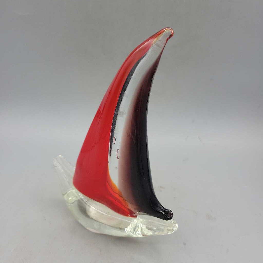 Art glass sail boat (DMG) 8432