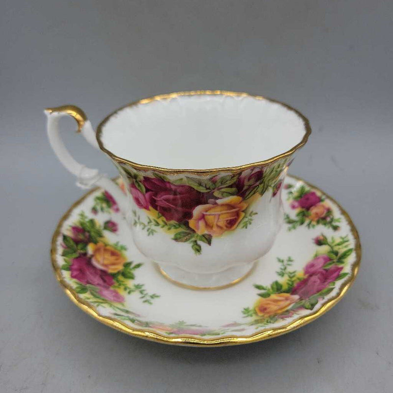Royal albert Cup and saucer Old Country Roses (DEB)