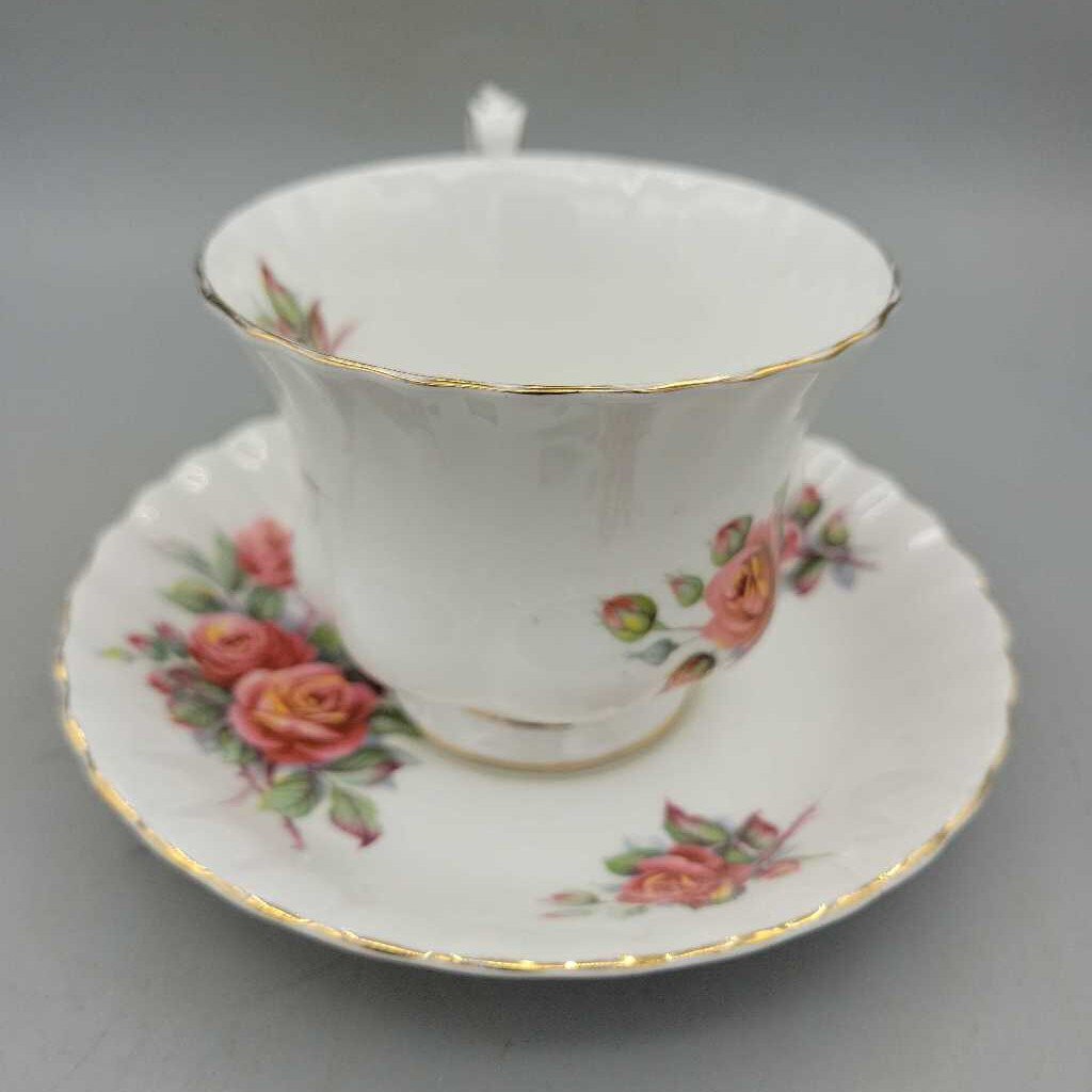 Royal albert Cup and saucer Centennial Rose (DEB)