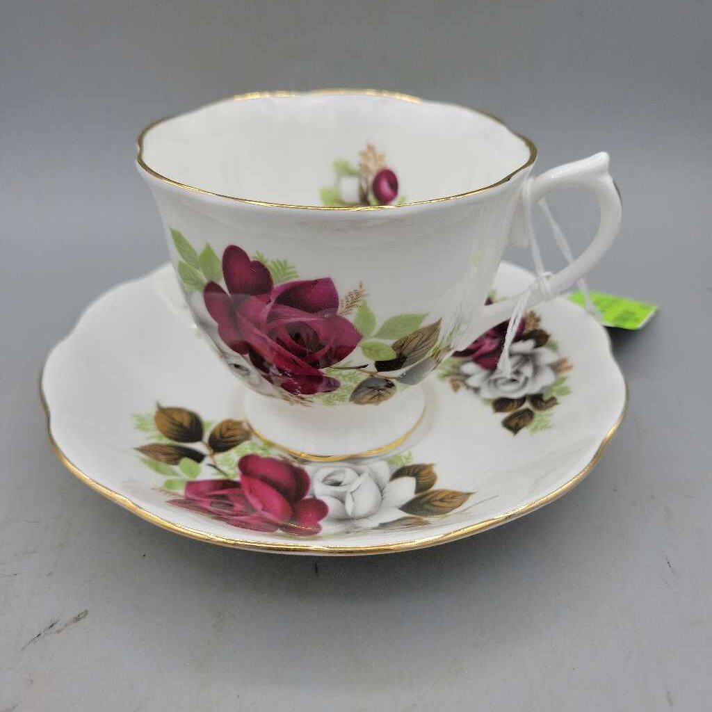 Royal albert Cup and saucer Rose (DEB)