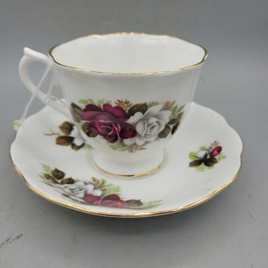 Royal albert Cup and saucer Rose (DEB)