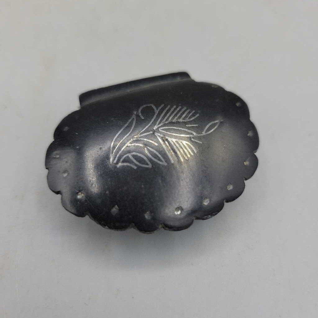 Metal scalloped metal snuff/pill box (COL #1497)