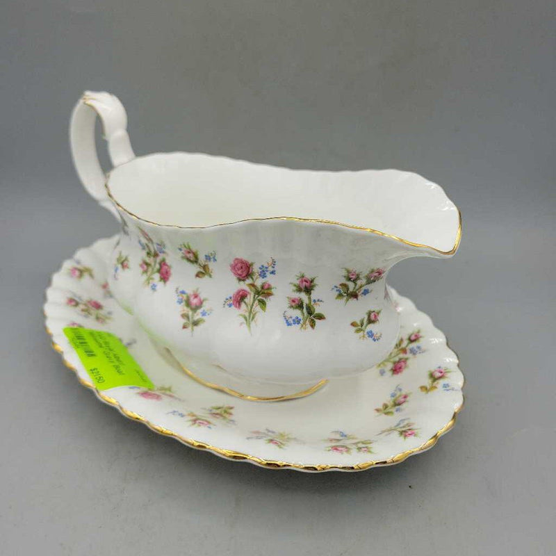 Royal Albert "Winsome" Gravy Boat and Plater (YVO) (401)