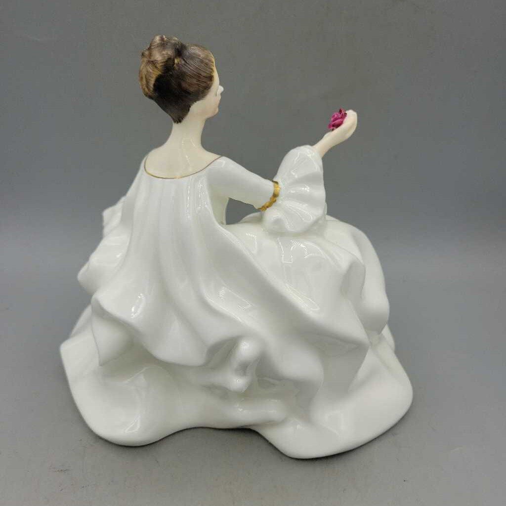 Royal Doulton "My Love " Figurine (YVO) 401 HN 2339