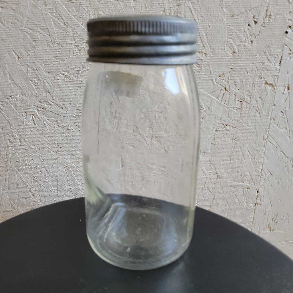 Beaver Quart Jar (YVO) (402)