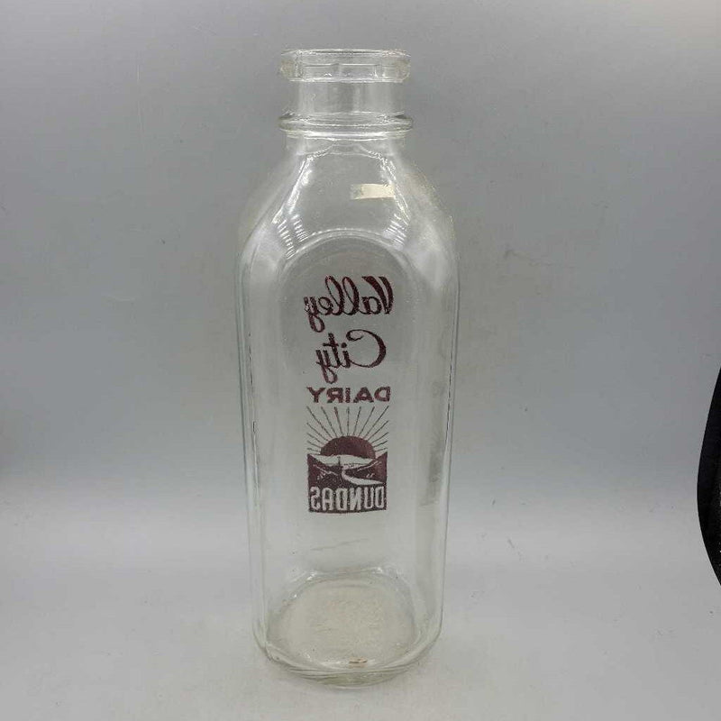 Valley City Dundas Milk Bottle Quart (YVO) 402
