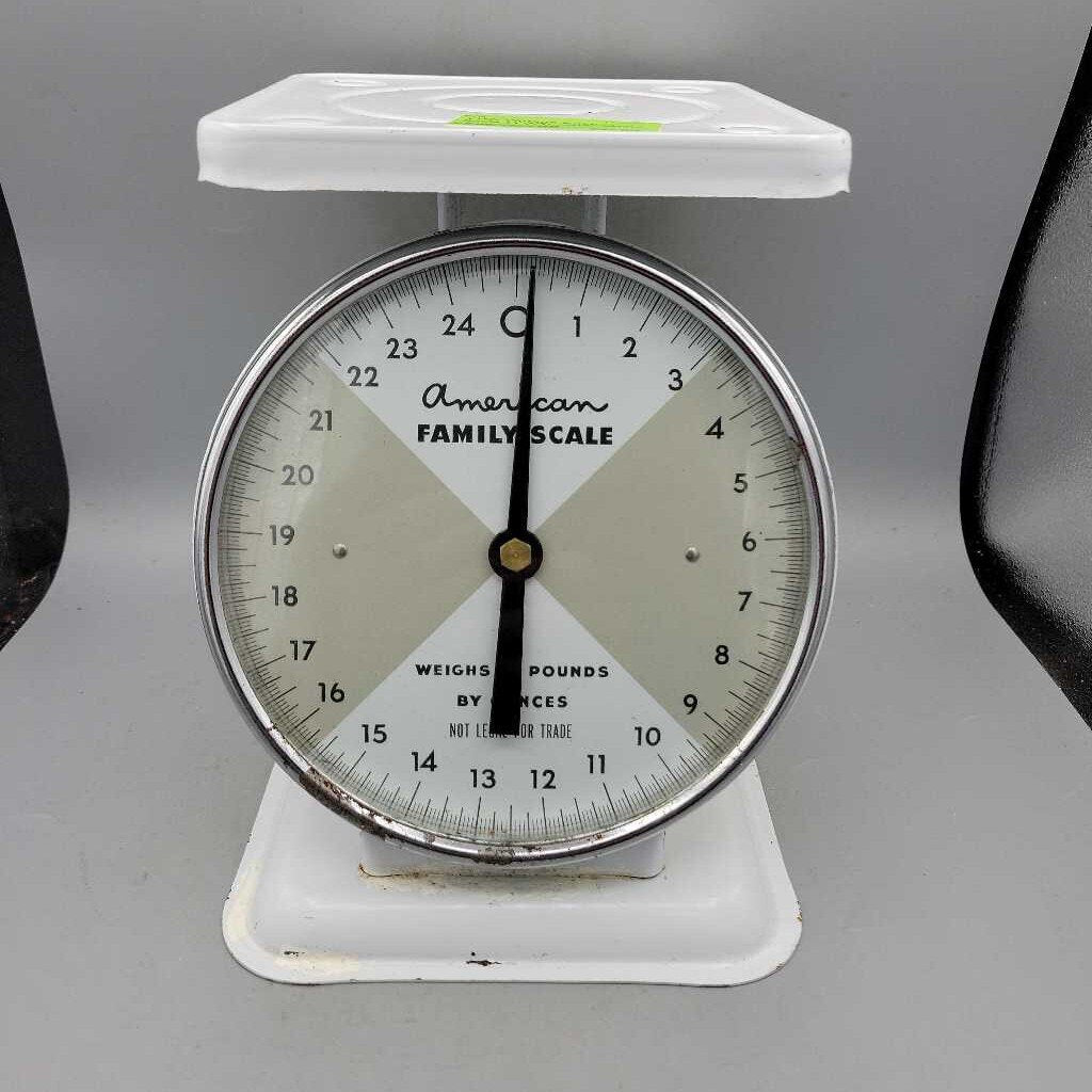 Vintage Kitchen Scale (YVO) (302)