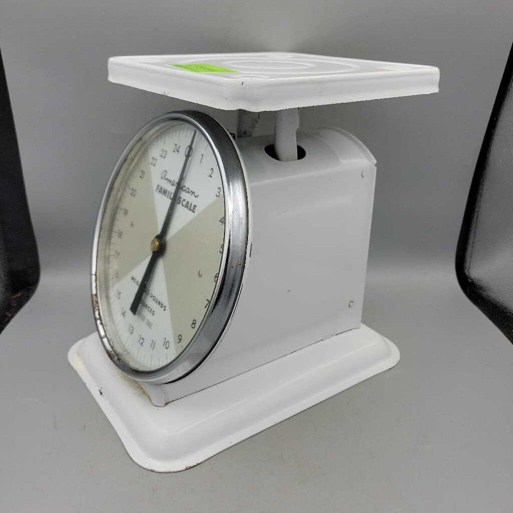 Vintage Kitchen Scale (YVO) (302)