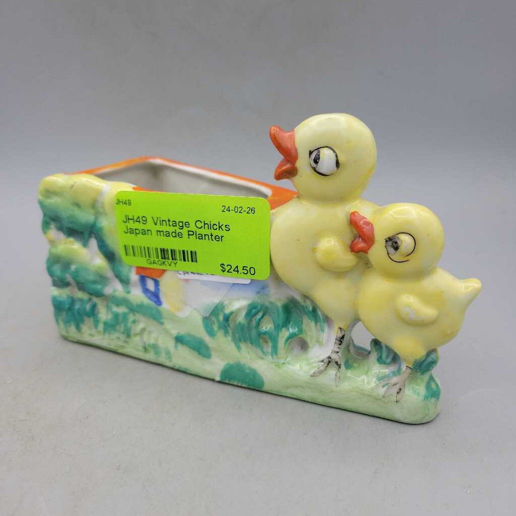 Vintage Chicks Japan made Planter (JH49)